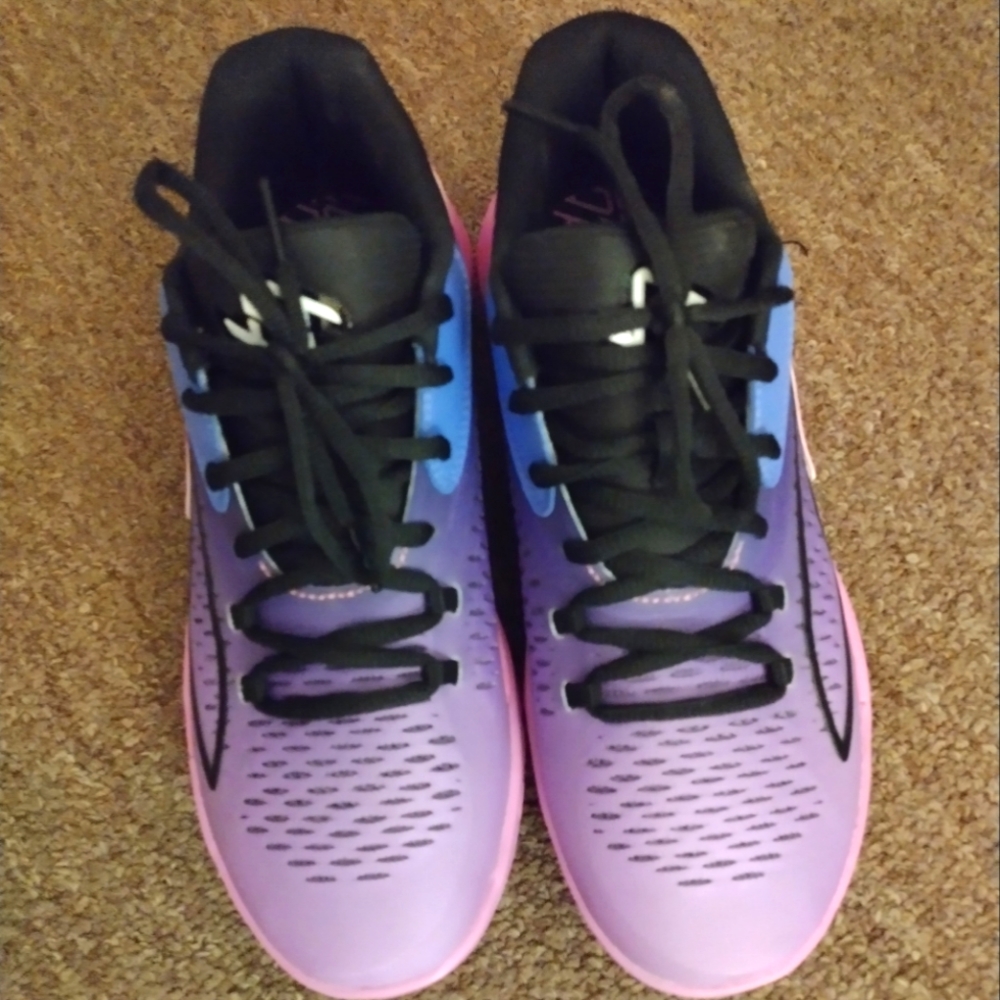 Women's Puma sneakers
